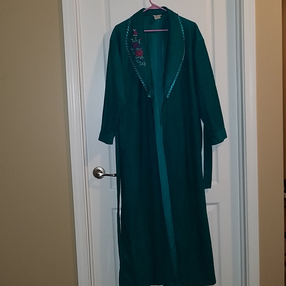 Adonna Robe - Picture 1 of 2